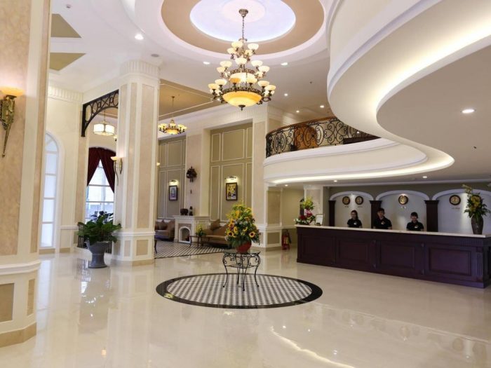 Khách sạn Iris Đà Lạt có tiền sảnh lớn và sang trọng