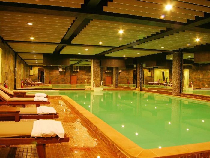 Bể bơi siêu rộng tại khách sạn Mường Thanh