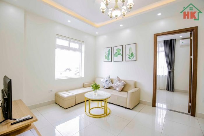 Phòng nghỉ tại HK Apartment & Hotel rất sáng sủa nhờ cửa sổ lớn