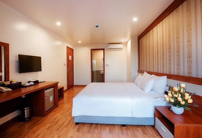 Phòng nghỉ tại Moment Hotel khá sang trọng và hiện đại