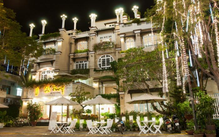 Khung cảnh khách sạn Lê Dung về đêm 