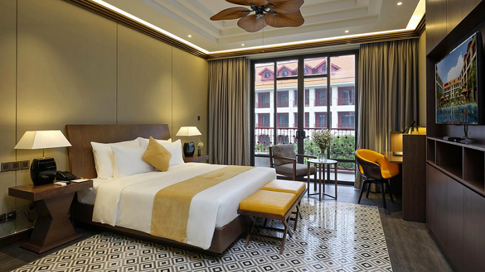 Phòng ngủ hiện đại của Senna Hue Hotel