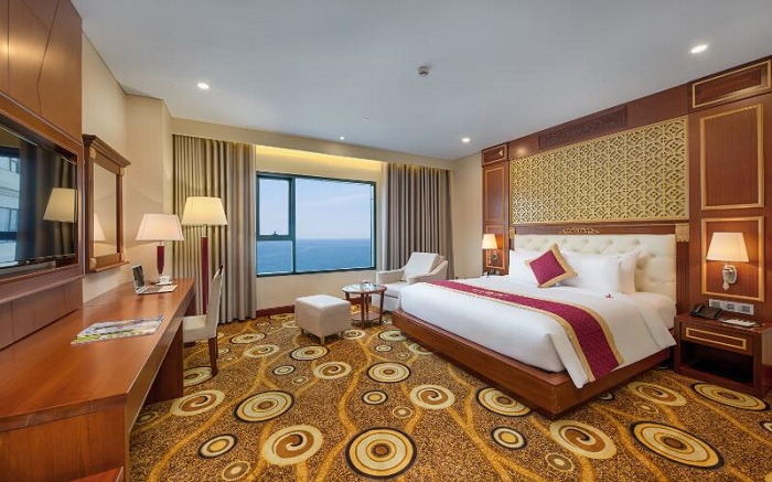 DLG Hotel Da Nang có đến 240 phòng nghỉ với tông màu nâu sang trọng chủ đạo