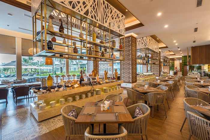 Đến với Best Western Premier Sonasea, du khách có thể thưởng thức những món ăn hảo hạng tại nhà hàng Essence