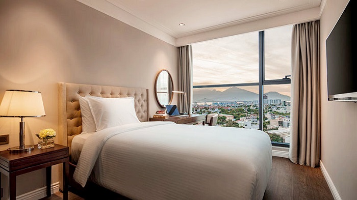 Khách sạn Altara Suites by Ri - Yaz gồm 151 phòng được trang bị đầy đủ tiện nghi với nội thất hiện đại, ấm cúng