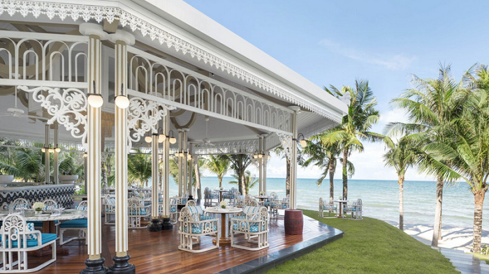 Khách sạn JW Marriott Phu Quoc sở hữu kiến trúc Pháp điển hình, những gam màu nổi bật cùng với những phòng nghỉ tiện nghi nhất
