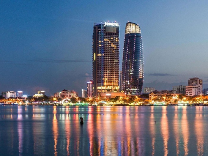Khách sạn Novotel Đà Nẵng là khách sạn đầu tiên của thành phố được xây dựng với xu hướng nghỉ dưỡng căn hộ cao cấp và đạt chuẩn quốc tế