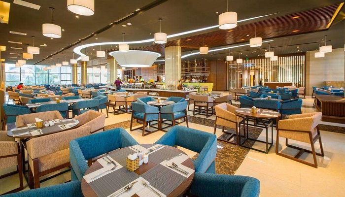 Nhà hàng rộng lớn, sang trọng với thiết kế hiện đại của khách sạn Mường Thanh Đà Nẵng