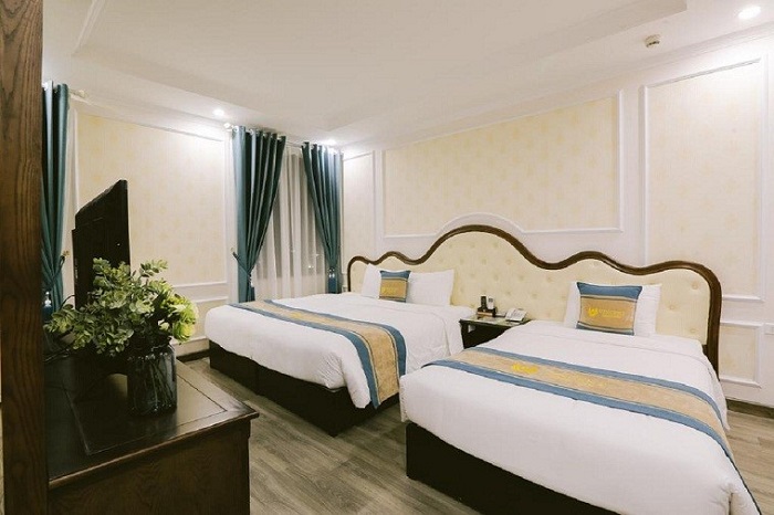 Phòng của khách sạn Vincent được thiết kế mang đậm chất cổ điển, sang trọng mà cũng không kém phần ấm áp