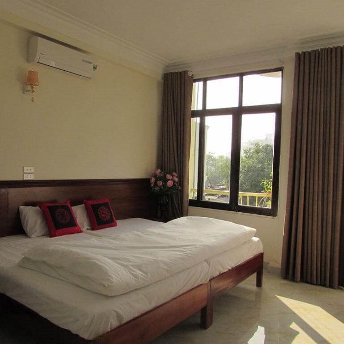 Phòng ở khách sạn Việt Nhật tuy không quá sang trọng, cao cấp nhưng vô cùng sạch sẽ, gọn gàng, đầy đủ các tiện nghi