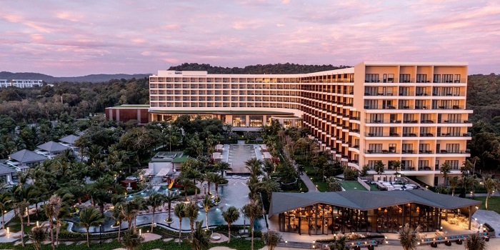 Thiết kế độc đáo của khách sạn Crowne Plaza Phu Quoc mang đến một không gian hiện đại giúp du khách tìm thấy sự cân bằng giữa công việc và nghỉ dưỡng