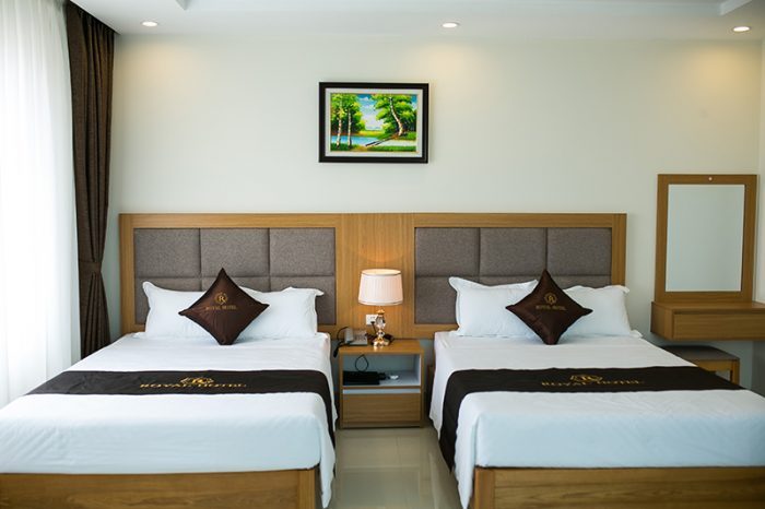 Khách sạn Royal có thiết kế phòng ngủ sang trọng, đạt tiêu chuẩn 2 sao quốc tế