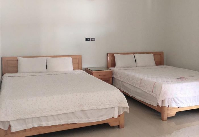 Khách sạn Tuấn Ngọc có phòng ngủ rộng rãi và sạch sẽ